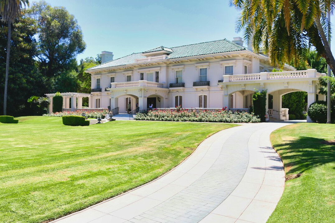 celebrity mansion exterior